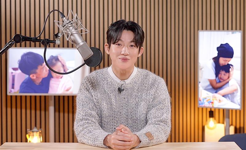 트롯 명창 신승태 님이 녹음실에 있는 이미지