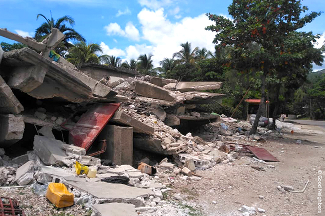아이티에 발생한 강진으로 무너져버린 건물