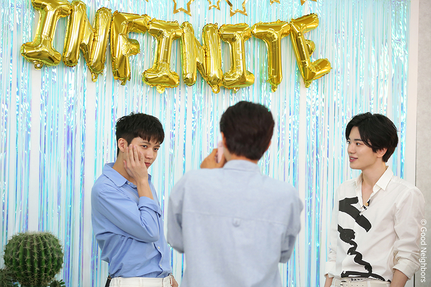 화보촬영 중인 우현