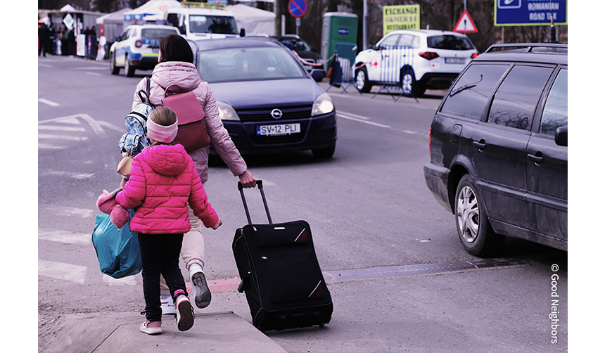우크라이나를 떠나는 엄마와 아이