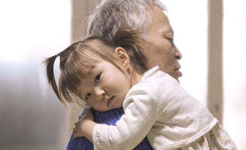 할아버지의 웃음꽃 3살 지우