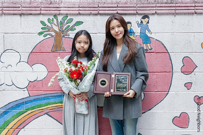 배우 정시아, 딸 서우 생일 맞아 굿네이버스에 생리대 기부(2)