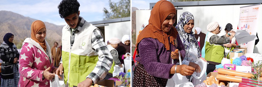 모로코 지역 주민들에게  긴급구호물품을 전달하는 모습