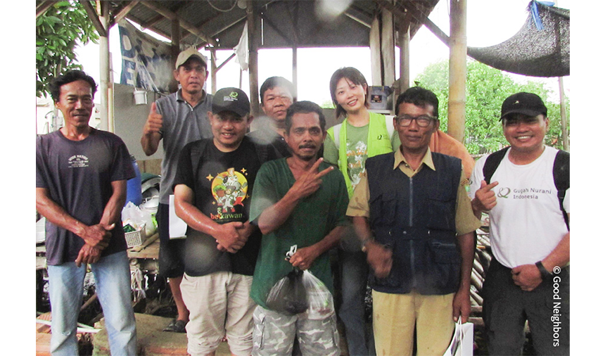 정부 관계자 및 협동조합원과 회의 후 기념사진