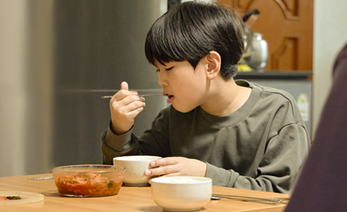 재영이가 배고픔을 참지 않도록 지금, 따뜻한 식사를 지원해 주세요!