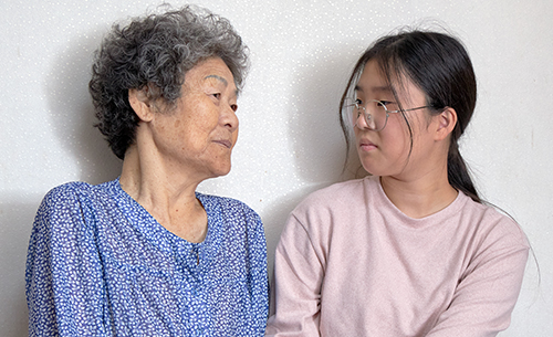 서로의 보호자인 연서와 아픈 할머니가 걱정 없이 미래를 꿈꿀 수 있도록 도와주세요.