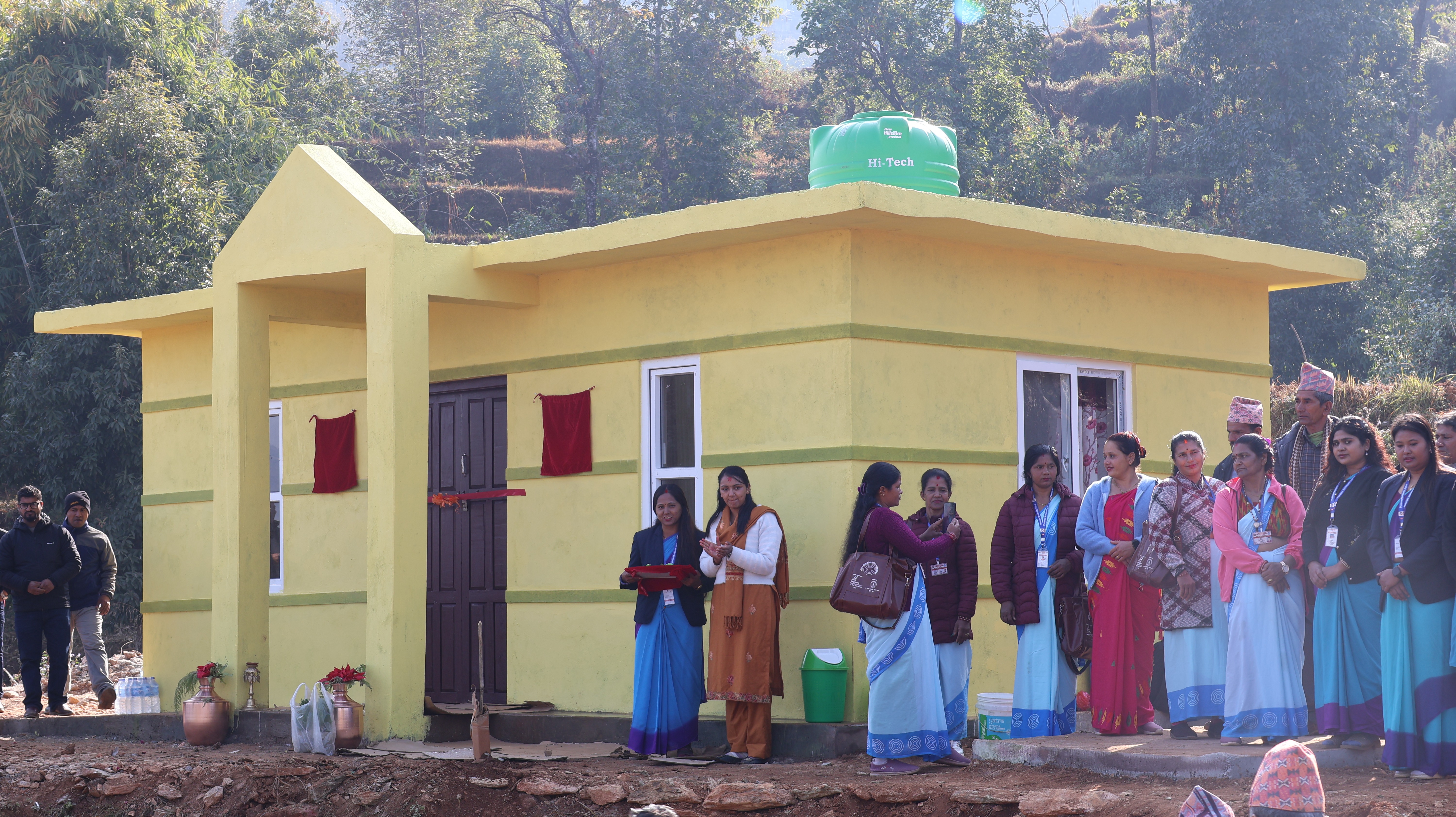 故 김명조 씨 유가족의 사망보험금 기부로 굿네이버스는 네팔 중부 파르밧 지역에 진료소 총 3곳을 건립했다..JPG