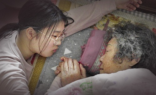 아픈 할머니와 사는 연서가 홀로 무거운 짐을 지지 않도록 지금 도와주세요.