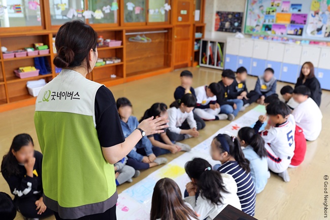 2019년 강원도 산불피해 아동 대상 심리사회적 프로그램 진행 모습 