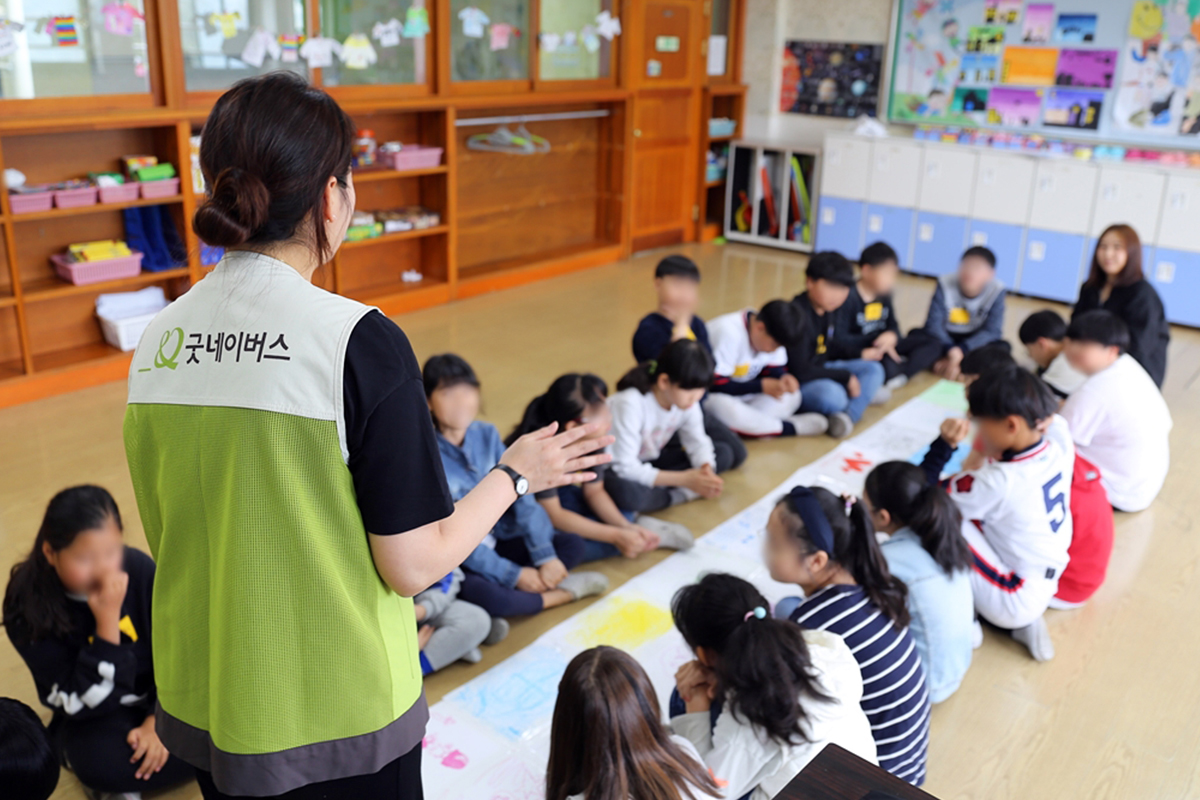  지난 2019년 강원 산불 피해 지역 아동을 대상으로 ‘심리사회적지원 프로그램’을 진행하는 모습 