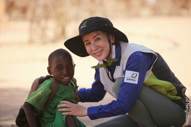 이혜숙 대사가 아프리카 니제르에서 봉사활동을 진행한 모습 