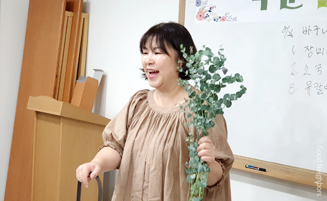 여러분이 보내주신 후원금은 소봄이네 가정을 위해 다음과 같이 사용됩니다. 생계비-생활지원비, 식료품 구입비, 체납공과금 지원, 육아지원비-이유식 및 육아용품지원, 어린이집 특별활동비 지원, 양육 기술 안내, 주거환경개선비-주거이전비,아동과 조부모 방 조성