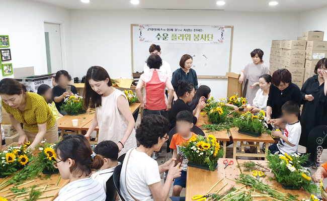 여러분이 보내주신 후원금은 소봄이네 가정을 위해 다음과 같이 사용됩니다. 생계비-생활지원비, 식료품 구입비, 체납공과금 지원, 육아지원비-이유식 및 육아용품지원, 어린이집 특별활동비 지원, 양육 기술 안내, 주거환경개선비-주거이전비,아동과 조부모 방 조성