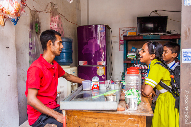여러분이 보내주신 후원금은 소봄이네 가정을 위해 다음과 같이 사용됩니다. 생계비-생활지원비, 식료품 구입비, 체납공과금 지원, 육아지원비-이유식 및 육아용품지원, 어린이집 특별활동비 지원, 양육 기술 안내, 주거환경개선비-주거이전비,아동과 조부모 방 조성