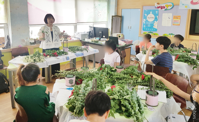 여러분이 보내주신 후원금은 소봄이네 가정을 위해 다음과 같이 사용됩니다. 생계비-생활지원비, 식료품 구입비, 체납공과금 지원, 육아지원비-이유식 및 육아용품지원, 어린이집 특별활동비 지원, 양육 기술 안내, 주거환경개선비-주거이전비,아동과 조부모 방 조성