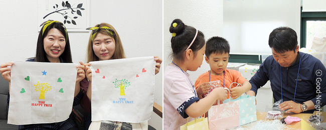 전남중부지부 국내사업장 방문에서 행복 키트를 만들고 있는 회원님 이미지