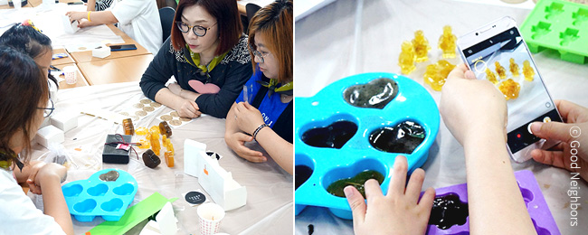 경북동부지부 국내사업장 방문에서 토닥토닥 선물장자를 만들고 있는 회원님 이미지