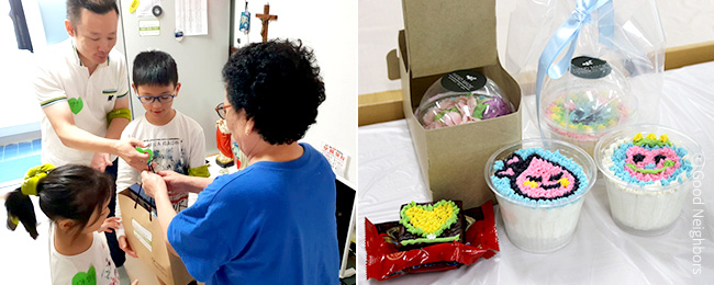 나눔가족 봉사단이 완성한 떡 케이크와 어르신께 전달하고 있는 이미지