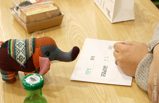 굿모닝의 의미를 적고 있는 정준영 회원님 이미지