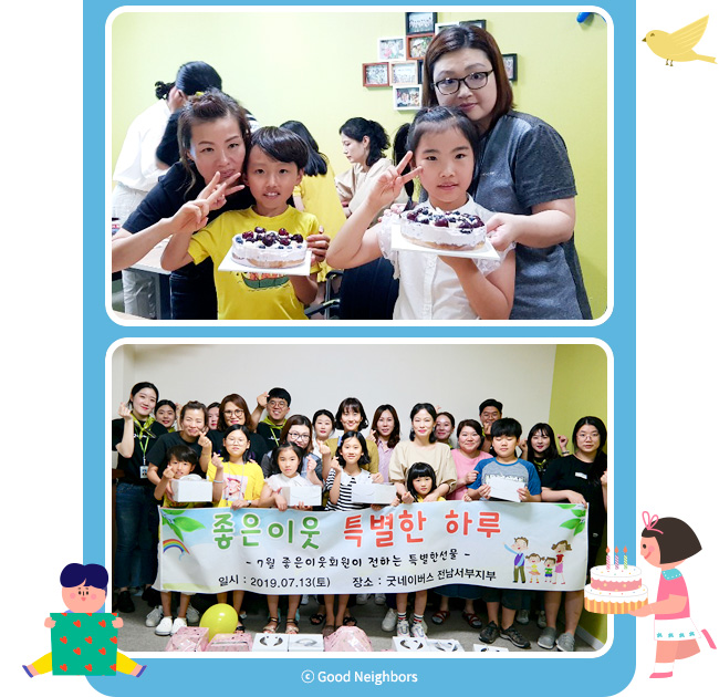 충남중부지부 나눔 가족 봉사활동에 참여한 회원님이 어르신께 향초를 선물하는 모습과 참여한 회원님 단체 이미지