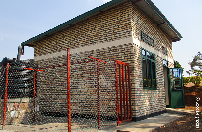 설치된'소녀공간'의 건물 외관