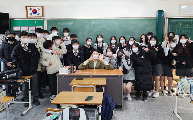 유건식 회원이 가르치는 반 아이들의 단체 사진