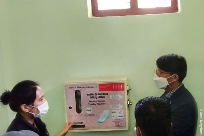 학교 내 설치된 생리대 자판기