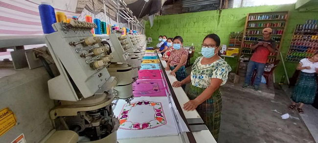 직물조합 조합원들의 모습 