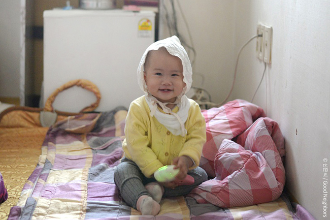 지안이가 웃고 있는 사진