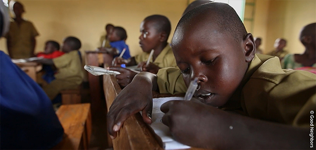 굿네이버스 말라위에 세워진 ‘희망학교’에서 공부 중인 아동의 모습