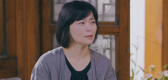 ‘꽃집 The 좋은 이웃’에서 인터뷰 중인 김영숙 사회개발교육 강사의 모습