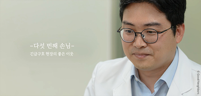 ‘꽃집 The 좋은 이웃’에서 인터뷰 중인 원주 세브란스 병원의 김오현 교수 모습