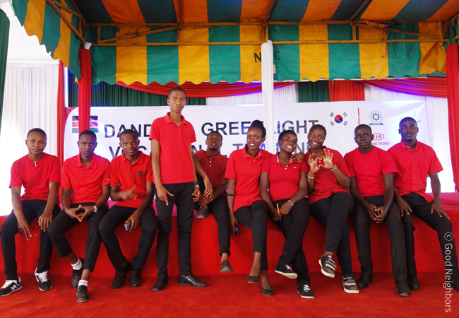 케냐 단도라 그린라이트 직업학교에 재학 중인 학생들 사진