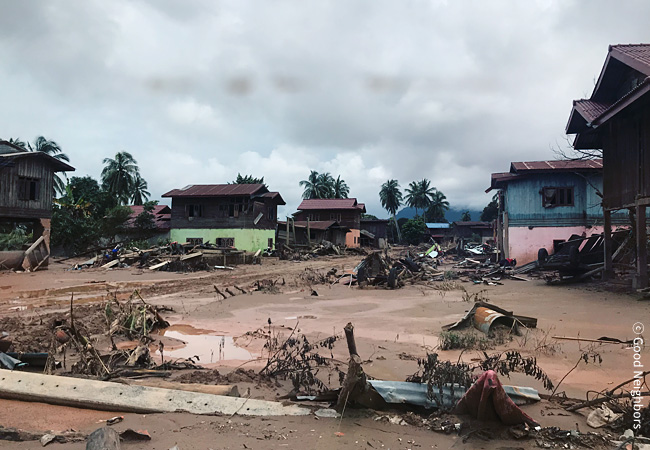 홍수 피해로 곳곳이 무너져 내린 라오스 아타프 지역 이미지