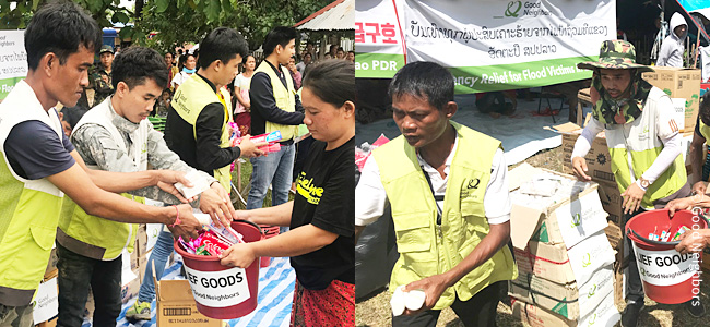 홍수피해 지역 주민들에게 지원이 시급한 물품을 배분하고 있는 굿네이버스 라오스 직원 이미지