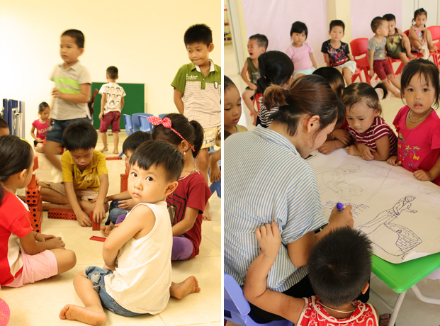 유아들이 유치원에서 앉아서 교육 듣는 사진